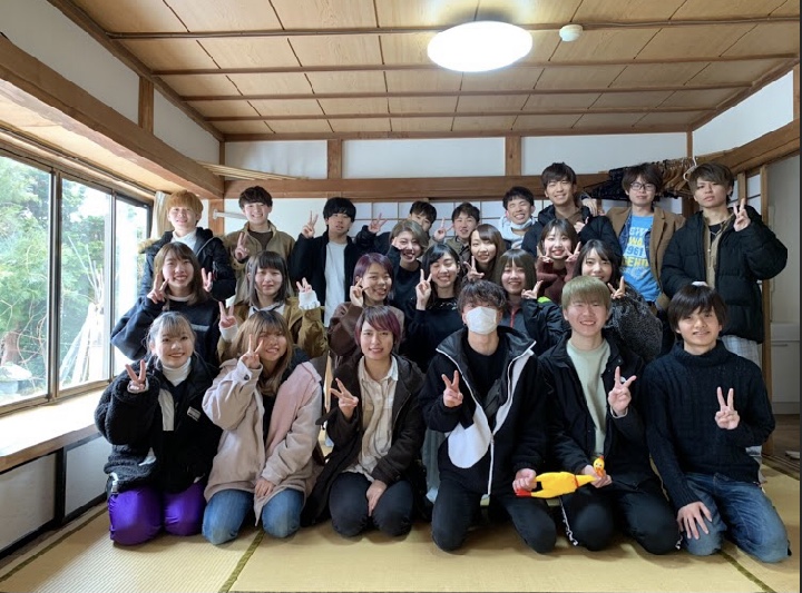 バドミントン同好会の活動の様子