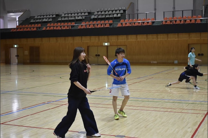 バドミントン同好会の活動の様子
