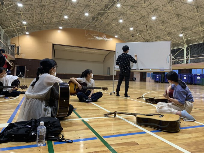 宇都宮大学フォークギター同好会の活動の様子